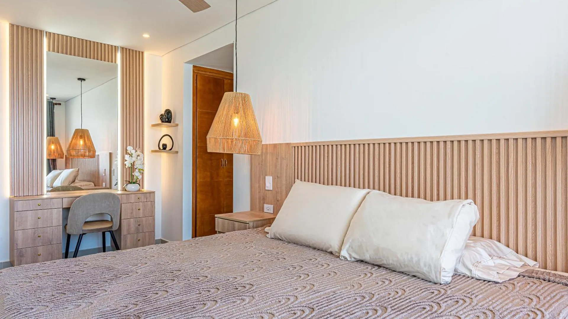 Cartagena Dreams Luxury Oceanfront Suite Wpool 4 0*,  Colombia